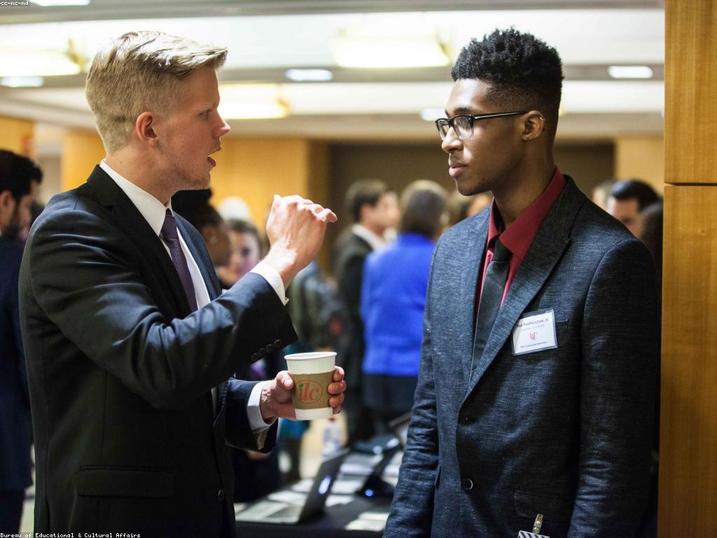 ការវិភាគព័ត៌មានថ្មីៗនិងអនាគត